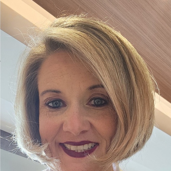 Meet your Posher, Stephanie - Picture 1 of 1